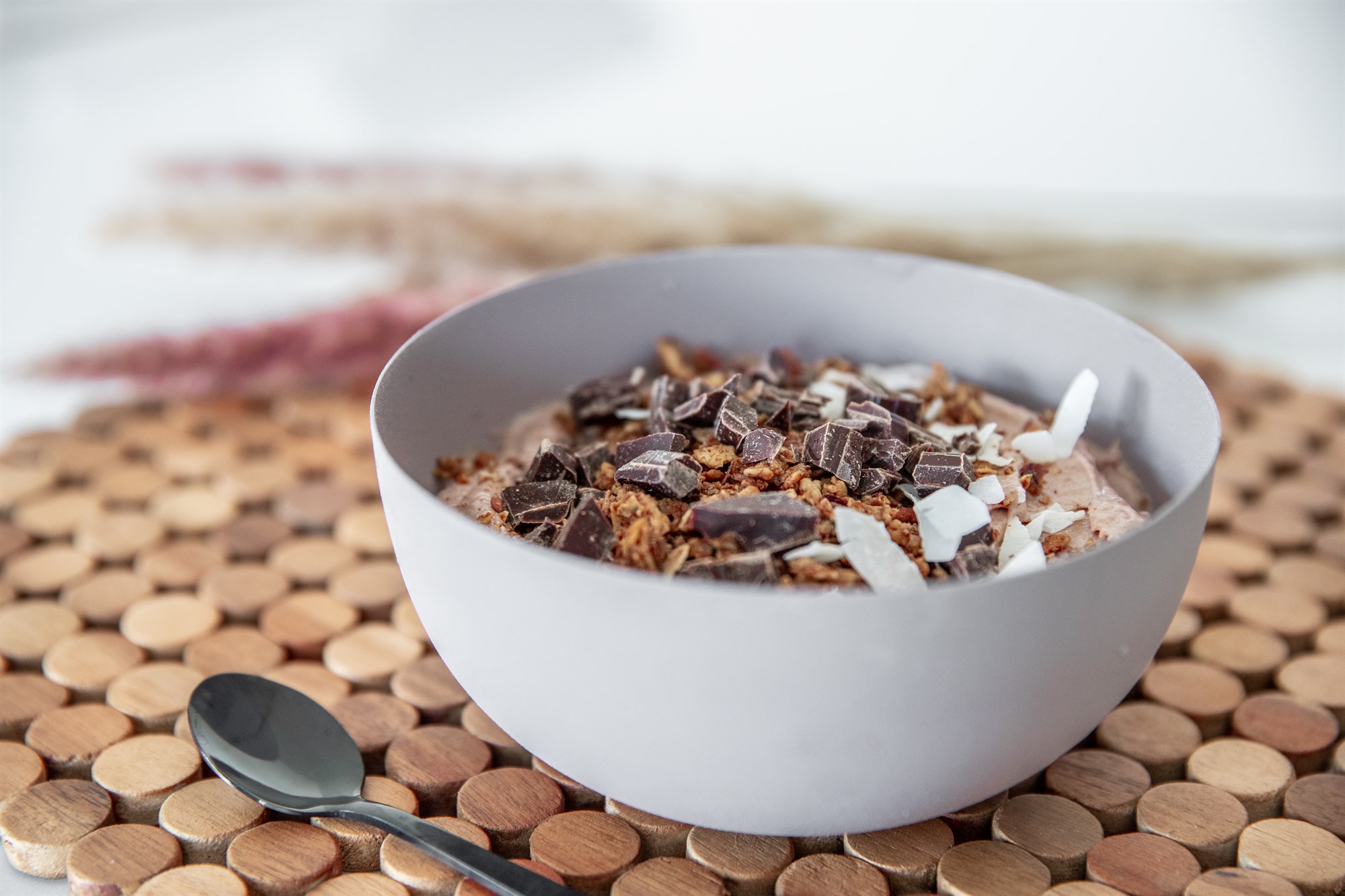 Acai and peanut butter Ísey Skyr bowl