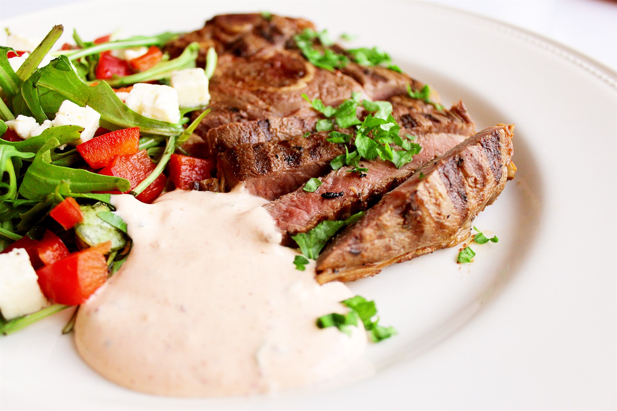 Grilled lamb with a delicious chili sauce