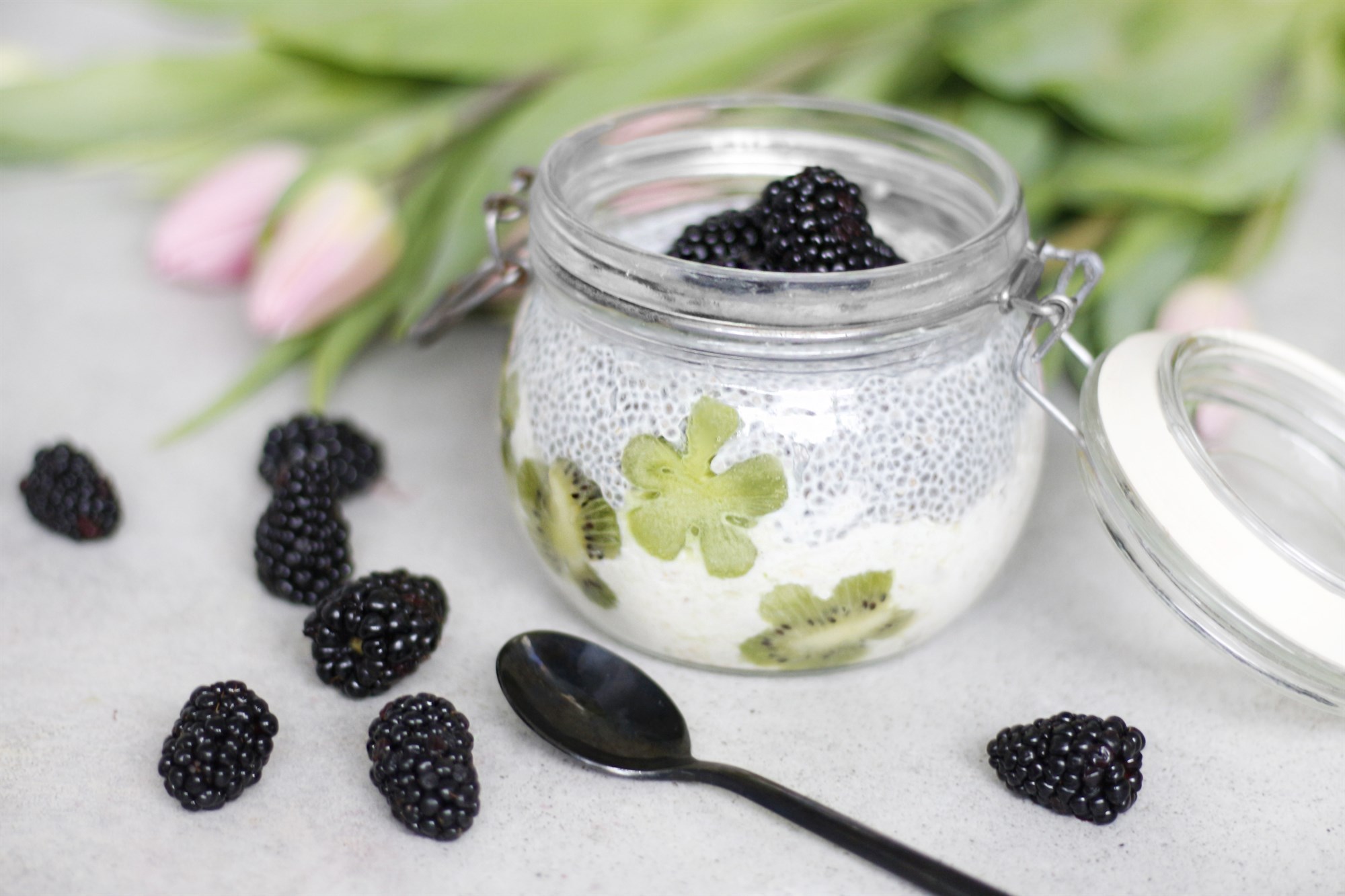 Vanilla oat-chia porridge